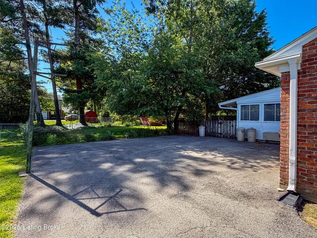 3811 Ashridge Dr, Louisville, KY 40241