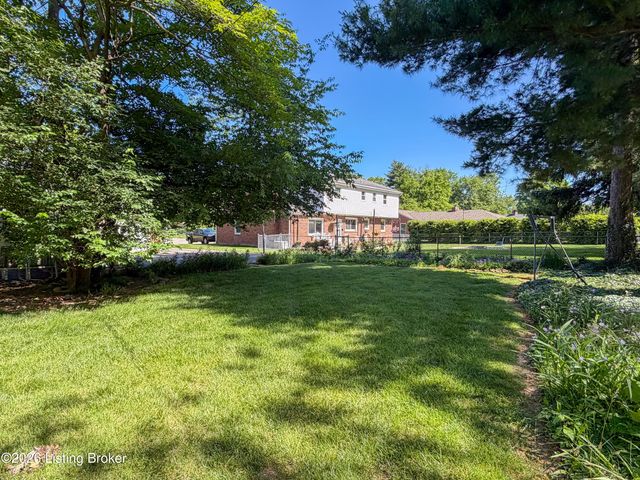 3811 Ashridge Dr, Louisville, KY 40241