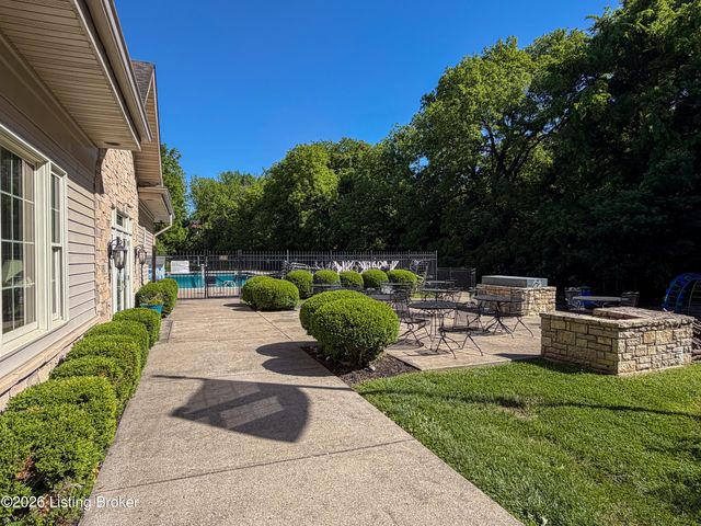 3811 Ashridge Dr, Louisville, KY 40241