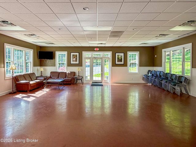 3811 Ashridge Dr, Louisville, KY 40241