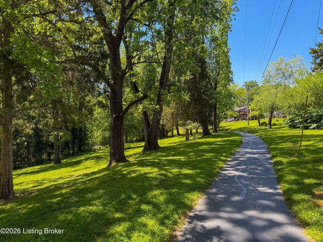3811 Ashridge Dr, Louisville, KY 40241