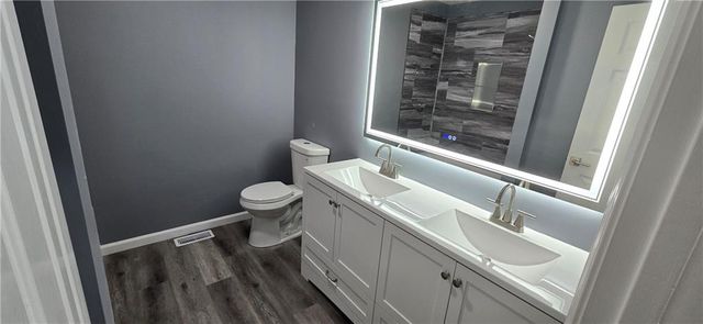 7425 NW 79th Street, Kansas City, MO 64152