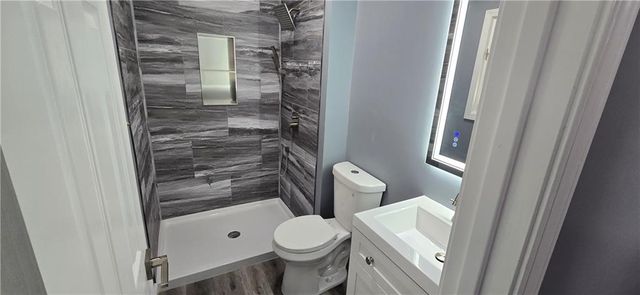 7425 NW 79th Street, Kansas City, MO 64152