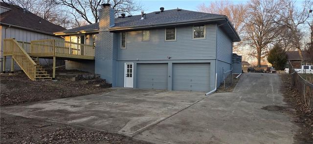 7425 NW 79th Street, Kansas City, MO 64152