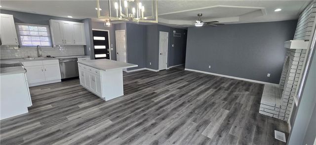 7425 NW 79th Street, Kansas City, MO 64152