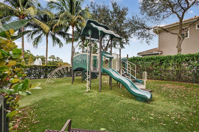 6720 Osage Circle, Greenacres, FL 33413