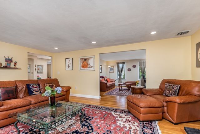 8 Jackson Road, Marblehead, MA 01945