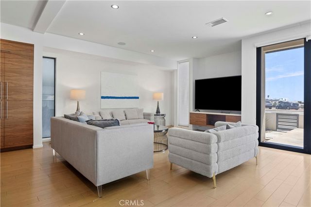 5277 E Ocean, Long Beach, CA 90803
