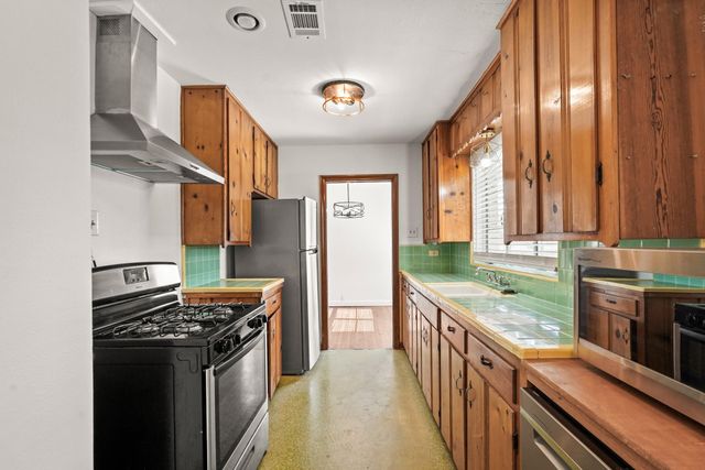 1207 Stonecrest Drive, Houston, TX 77018