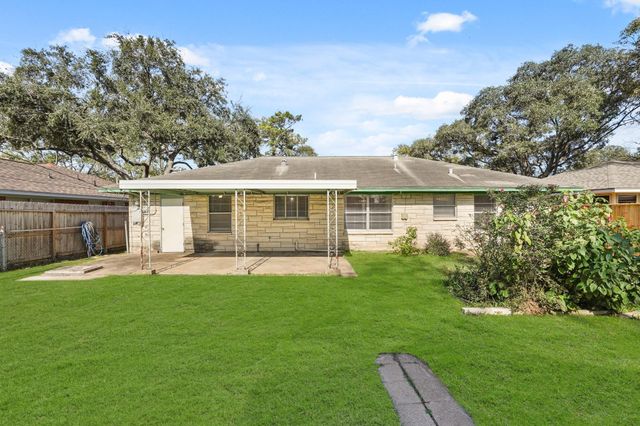 1207 Stonecrest Drive, Houston, TX 77018