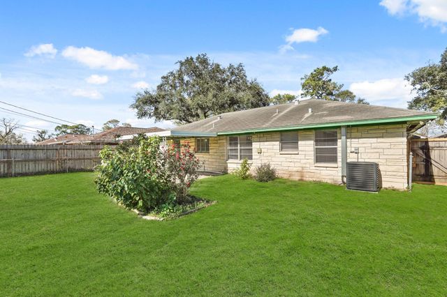 1207 Stonecrest Drive, Houston, TX 77018