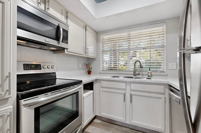 2535 Wedglea Drive 114, Dallas, TX 75211