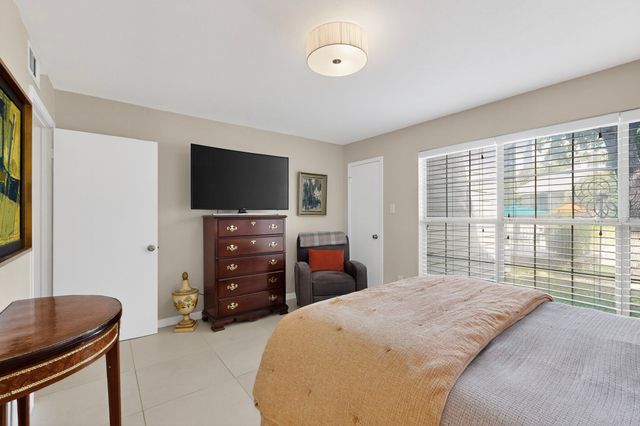 2535 Wedglea Drive 114, Dallas, TX 75211