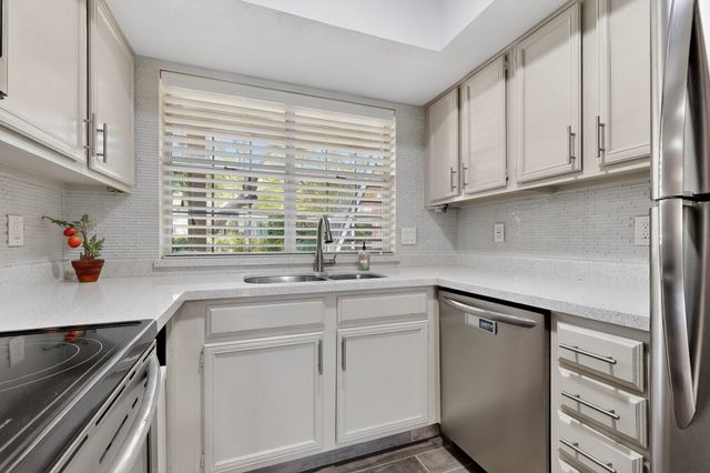 2535 Wedglea Drive 114, Dallas, TX 75211