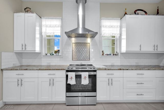 618 SW 31st TER, Cape Coral, FL 33914