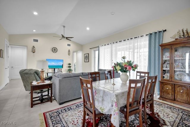 618 SW 31st TER, Cape Coral, FL 33914