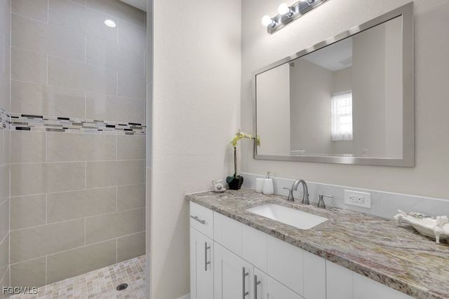 618 SW 31st TER, Cape Coral, FL 33914