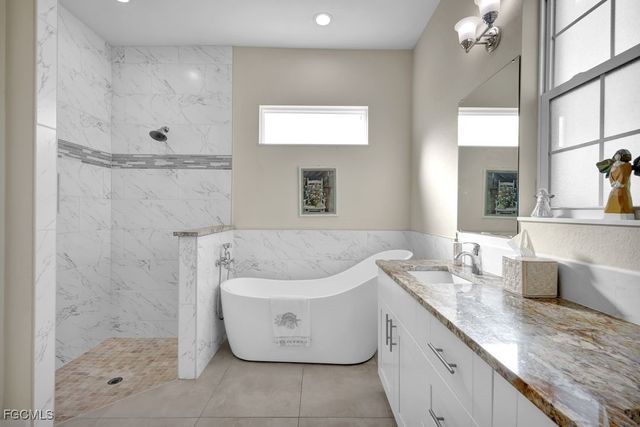 618 SW 31st TER, Cape Coral, FL 33914