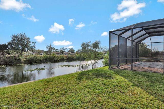 618 SW 31st TER, Cape Coral, FL 33914