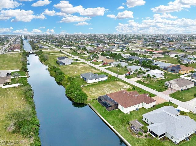 618 SW 31st TER, Cape Coral, FL 33914