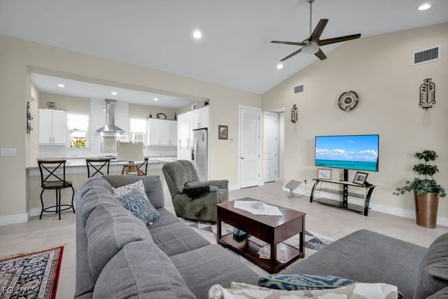 618 SW 31st TER, Cape Coral, FL 33914