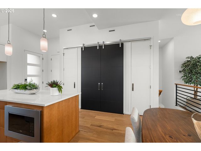 2405 E 6TH St, Vancouver, WA 98661