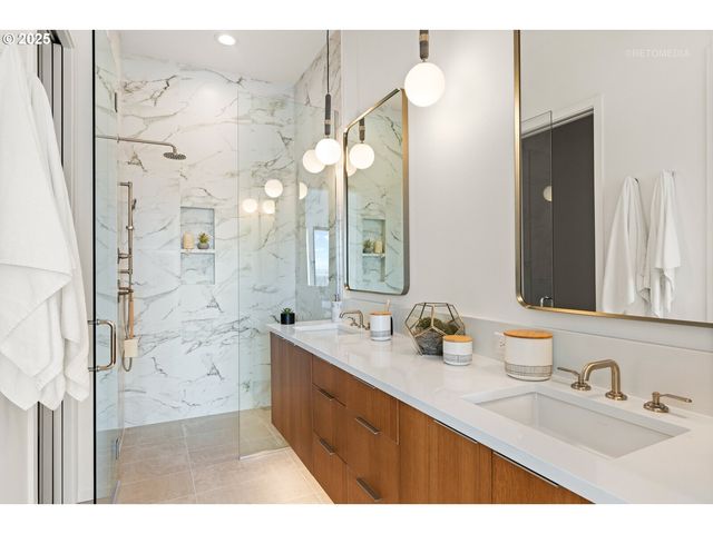 2405 E 6TH St, Vancouver, WA 98661