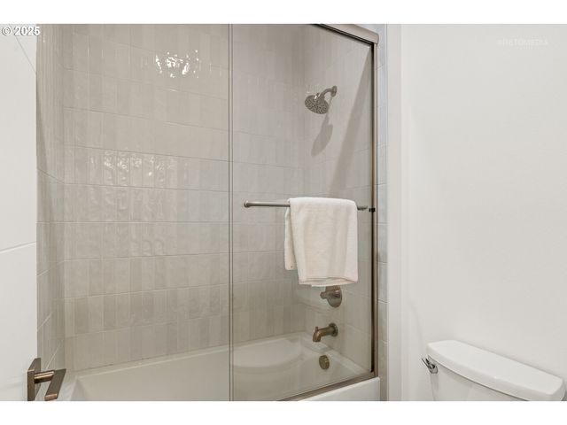 2405 E 6TH St, Vancouver, WA 98661