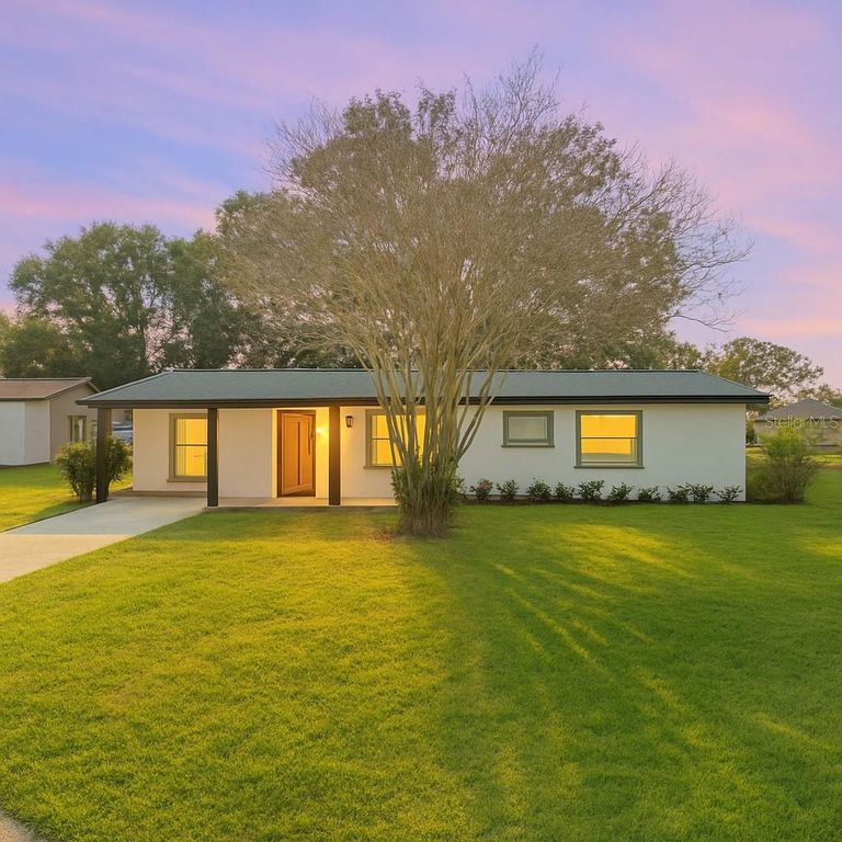 Image 2 of property listing at 352 LIONEL AVENUE, Orlando, FL 32805