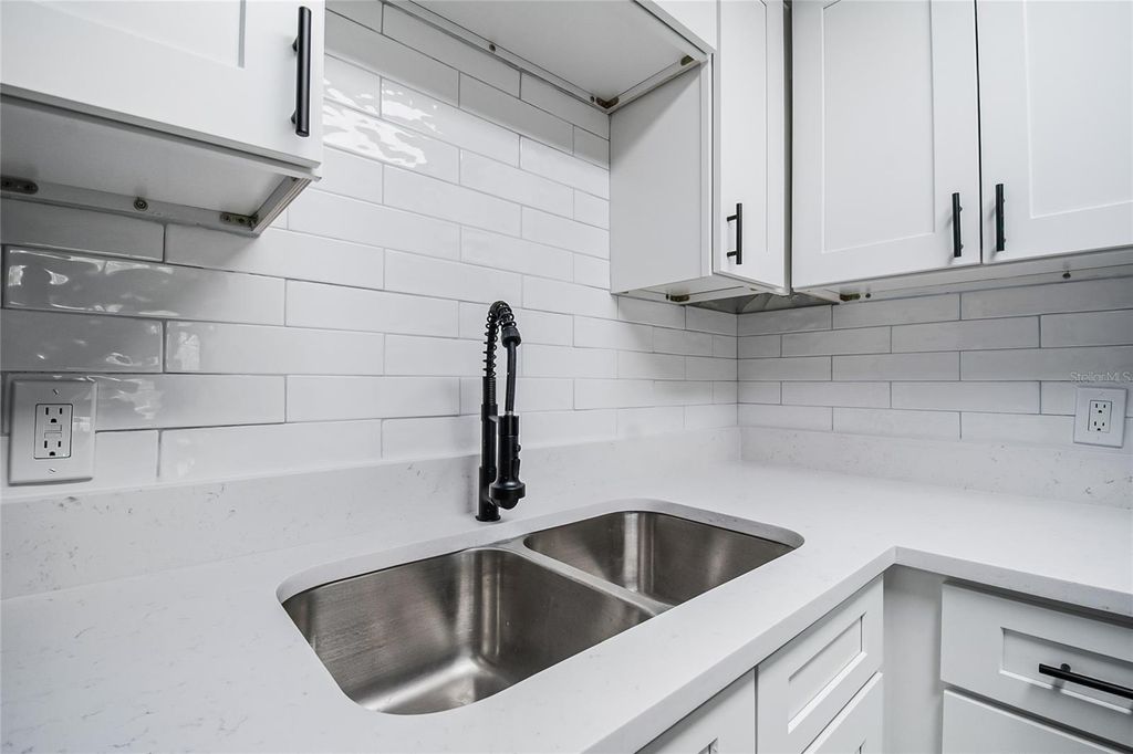 Image 17 of property listing at 352 LIONEL AVENUE, Orlando, FL 32805