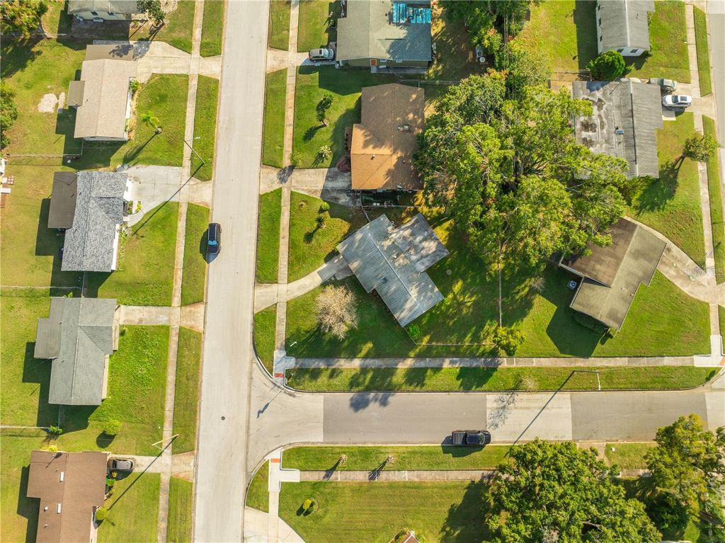 Image 37 of property listing at 352 LIONEL AVENUE, Orlando, FL 32805