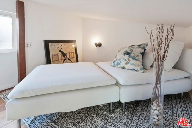 1653 N Beverly Glen Boulevard, Los Angeles, CA 90077