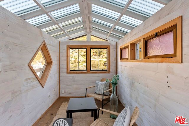 1653 N Beverly Glen Boulevard, Los Angeles, CA 90077