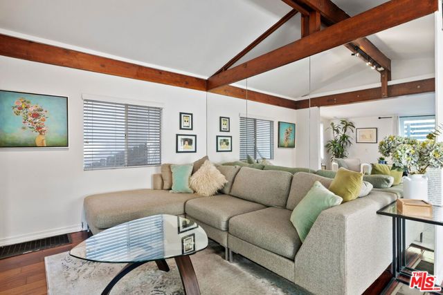 1653 N Beverly Glen Boulevard, Los Angeles, CA 90077