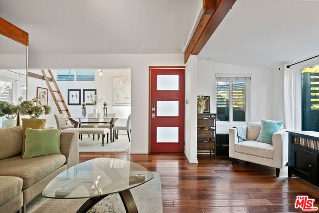 1653 N Beverly Glen Boulevard, Los Angeles, CA 90077