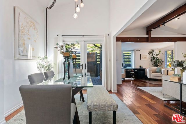 1653 N Beverly Glen Boulevard, Los Angeles, CA 90077