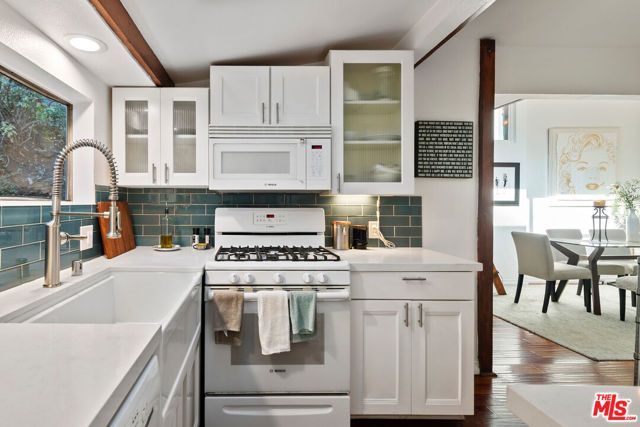 1653 N Beverly Glen Boulevard, Los Angeles, CA 90077