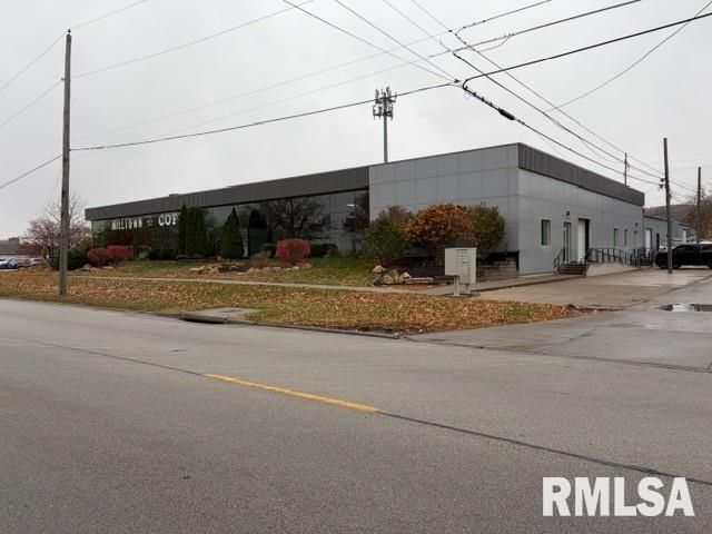 3800 RIVER Drive, Moline, IL 61265