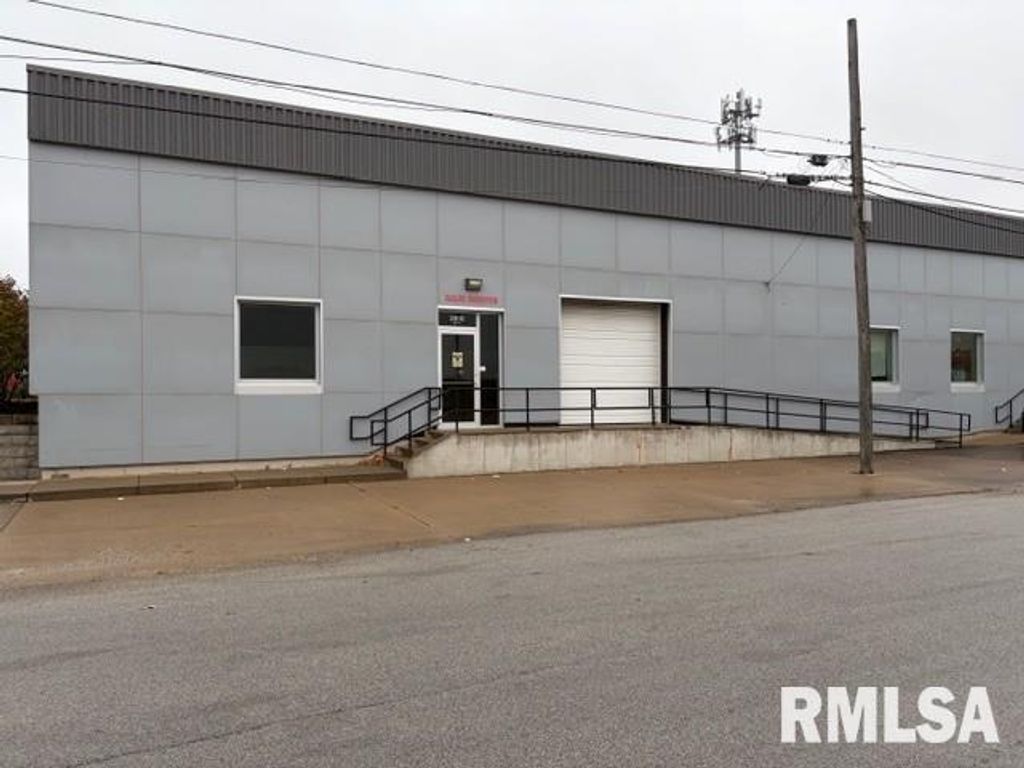 3800 RIVER Drive, Moline, IL 61265