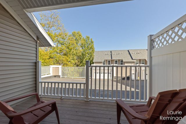 151 Tamarack Lane NE, Rockford, MI 49341