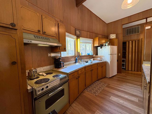 99 E Lakeshore Drive, Cherokee Village, AR 72529