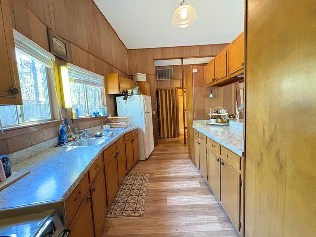 99 E Lakeshore Drive, Cherokee Village, AR 72529