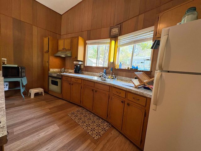 99 E Lakeshore Drive, Cherokee Village, AR 72529