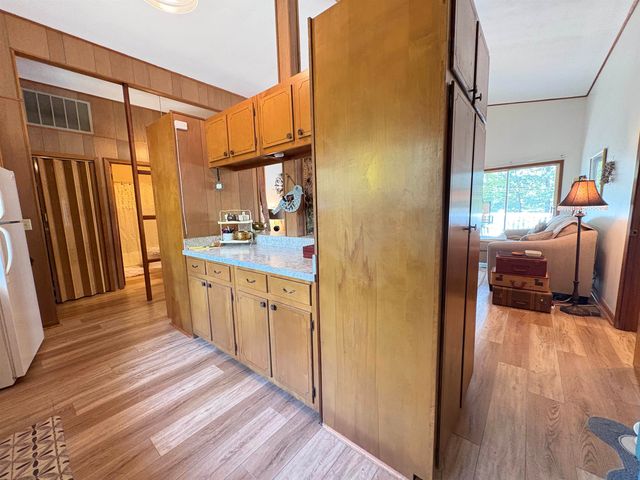 99 E Lakeshore Drive, Cherokee Village, AR 72529