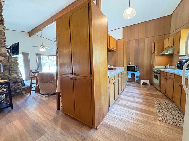 99 E Lakeshore Drive, Cherokee Village, AR 72529