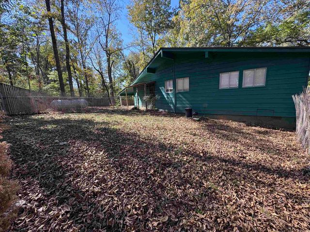 99 E Lakeshore Drive, Cherokee Village, AR 72529