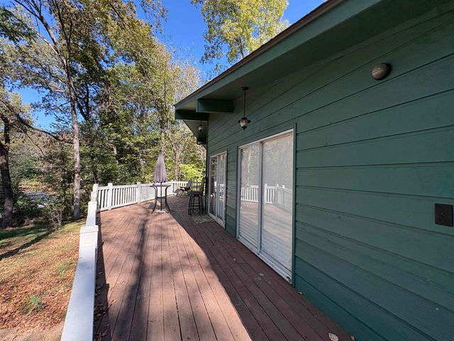 99 E Lakeshore Drive, Cherokee Village, AR 72529