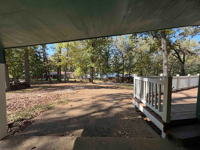 99 E Lakeshore Drive, Cherokee Village, AR 72529