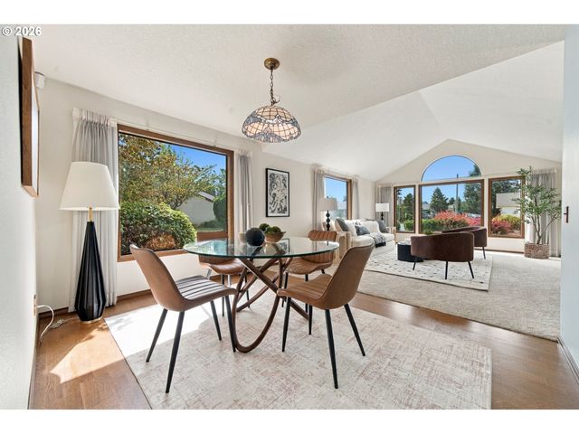 2204 Ne 158TH Ave, Portland, OR 97230