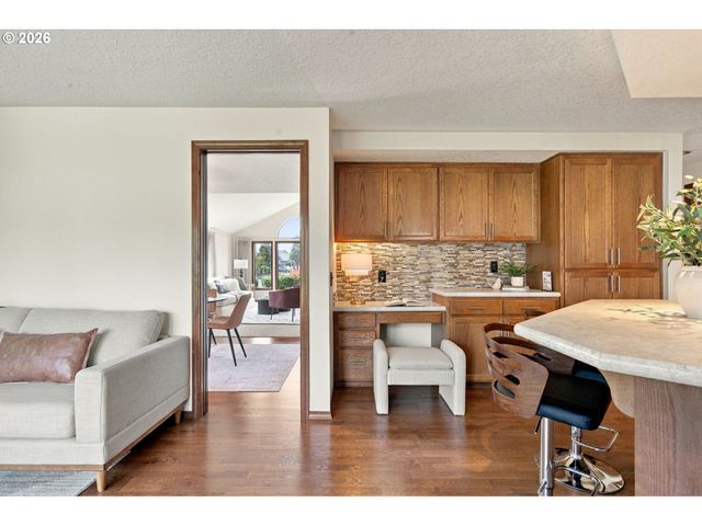 2204 Ne 158TH Ave, Portland, OR 97230